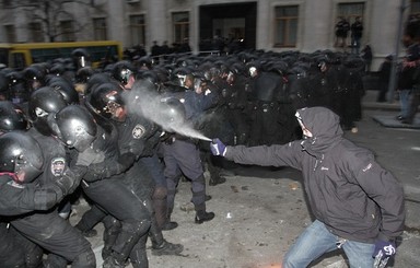 Евромитинги: как определить провокатора в толпе