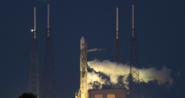 Ракета-носитель Falcon 9 вывела на орбиту первый коммерческий спутник связи