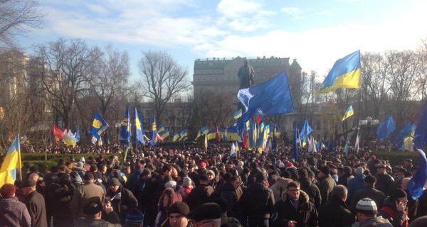 Евромайдан в Киеве: на митинг вышло около 10 тысяч человек.