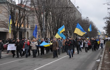 В Днепропетровске митингует даже Дед Мороз