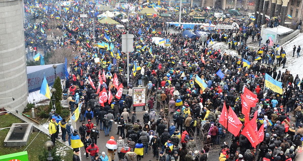 МВД: В Киеве в митингах принимает участие около 100 тысяч человек