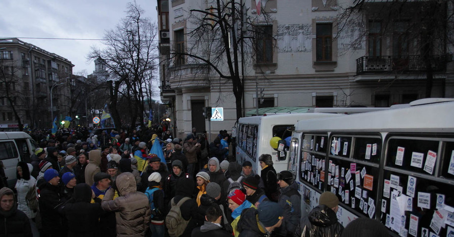 В МВД уверяют, что у задержанного активистами работника УГО на Печерске пистолета не было