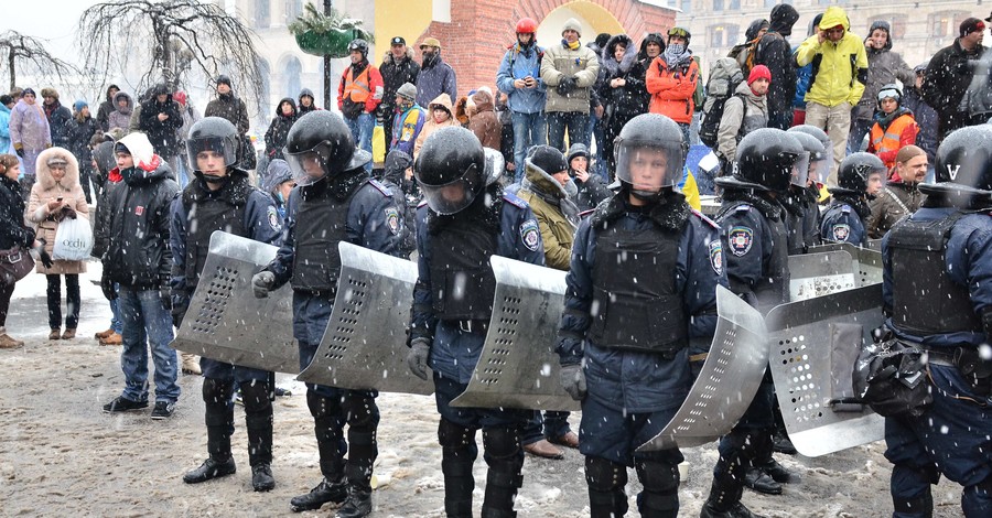 Митингующие на Крещатике взяли 