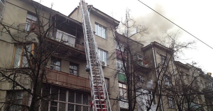 В центре Харькова горит дом