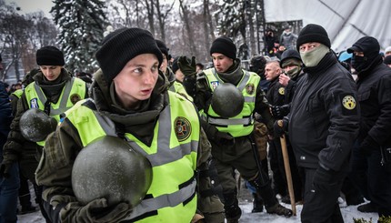 Националисты разбили окна в киевском отделении 