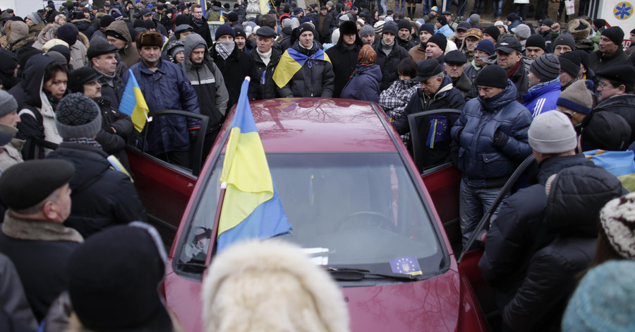 Милиция угрожает тюрьмой автомобилистам за блокирование улиц 