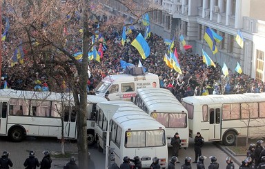 Штаб Евромайдана намерен остаться в Доме профсоюзов еще на месяц