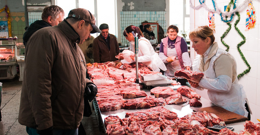 В Запорожье на четверть снизили цены на мясо, а в Днепропетровске подешевел картофель