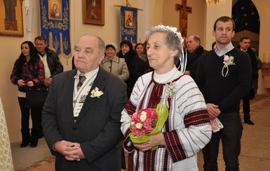 Во Львове обвенчались 70-летние одинокие пенсионеры