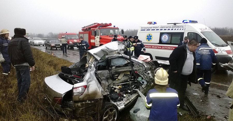 Пострадавшие в ДТП врачи проведут в больнице еще несколько недель