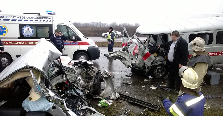 Пострадавшие в ДТП в Донецкой области врачи идут на поправку