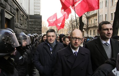 Политики никак не решат, кому из них вести переговоры 