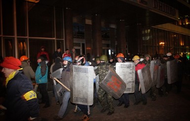 Боевые сотни Майдана расширяют протест