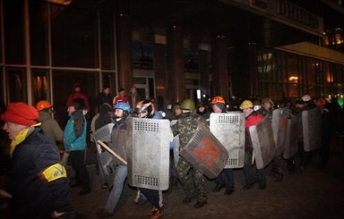 Активисты выбили окна у захваченного здания Минагрополитики 