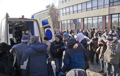 В Запорожье восемь человек увезли в больницу после штурма администрации