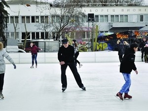 В Киеве начали открывать бесплатные катки