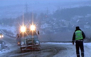 Под Одессой упало более тысячи опор линий электропередач