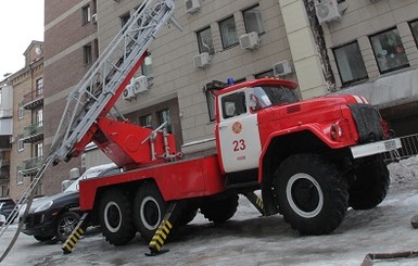 В Киеве горит офисное помещение