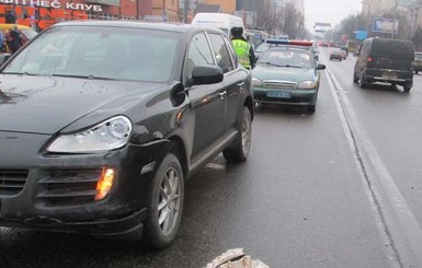 В Киеве Porsche Cayenne задавил женщину