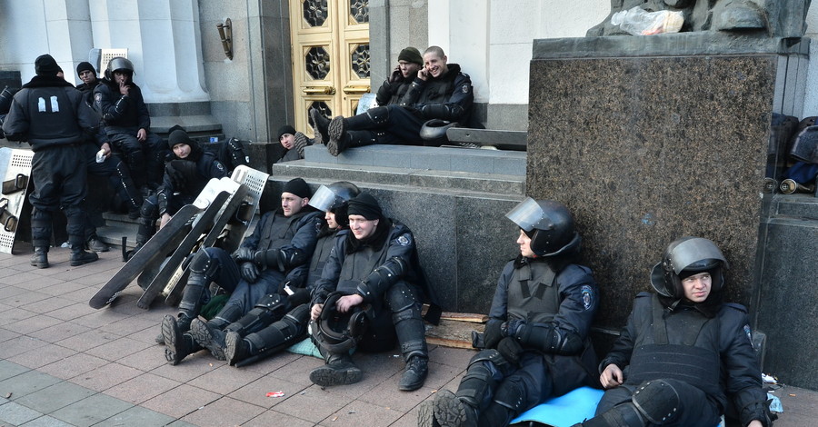 Солдаты внутренних войск: 