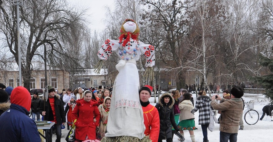 Масленица в городе: в Дубовке гулянья отменили, а в Конном театре постреляют из арбалетов 