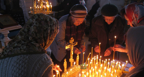 Львовяне молятся и заедают стресс шоколадом