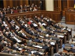 Рада готова ввести чрезвычайное или военное положение