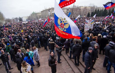 Митинг в Донецке просит Россию ввести миротворцев