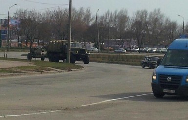 По Запорожью двигалась колонна военной техники