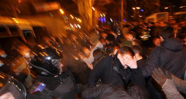 В Донецке во время столкновения митингующих погиб 22-летний парень, другие две смерти не подтверждены