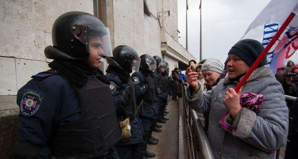 Донецкий суд разрешил митинги