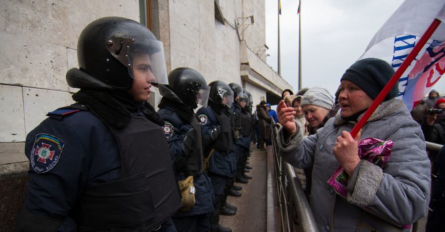 Донецкий суд разрешил митинги