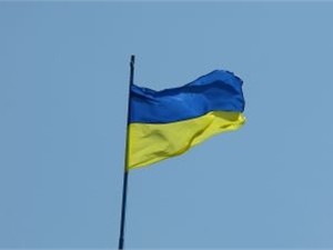 Активистки спели гимн Украины на английском и русском языках