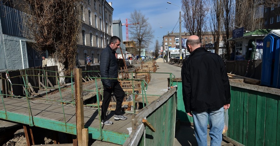 В Киеве на Подоле вырыли траншею