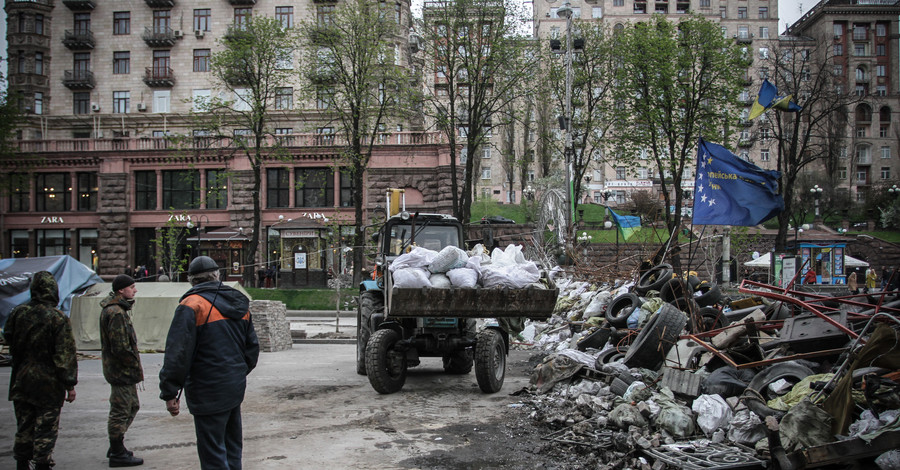 На Майдане хотели разобрать еще одну баррикаду