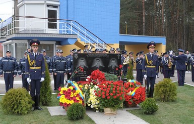 На месте расстрела гаишников установили мемориальную доску 