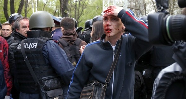 В Донецке напали на проукраинский митинг