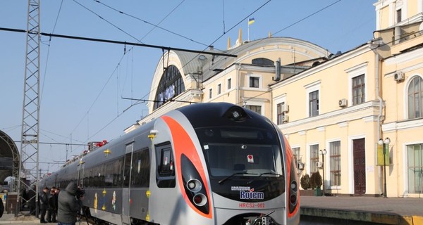 Поезда Хюндай снова вышли на маршруты