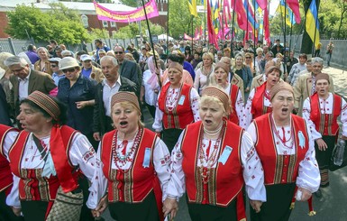 В центр Киева свозят коктейли Молотова, а под Кабинетом министров проводят Марш  справедливости