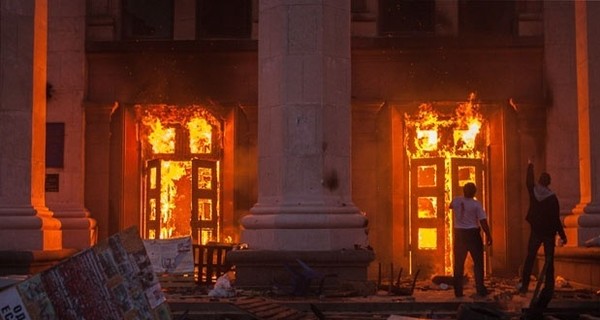 Парубий: Перед пожаром в Дом профсоюзов Одессы внесли взрывоопасное вещество