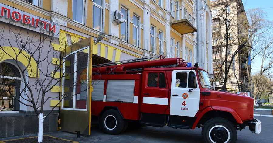 В Киеве сожгли две иномарки