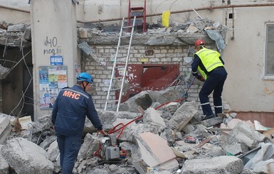 Женщину, заваленную обломками взорванного в Николаеве дома, спасла газовая плита