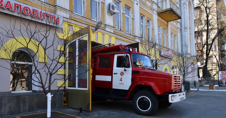 В Киеве продолжают жечь автомобили