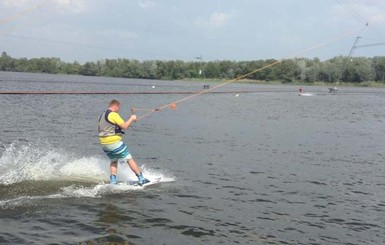 Булатов показал, как на водных лыжах катается