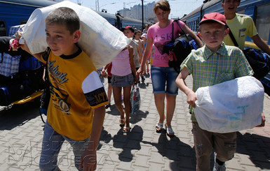 В Одессу привезли 650 детей-инвалидов и сирот из Луганска