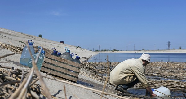 В Донецкой области вооруженные люди захватили Карловское водохранилище