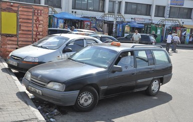 В Запорожье беженцев с Юго-востока такси будут возить бесплатно