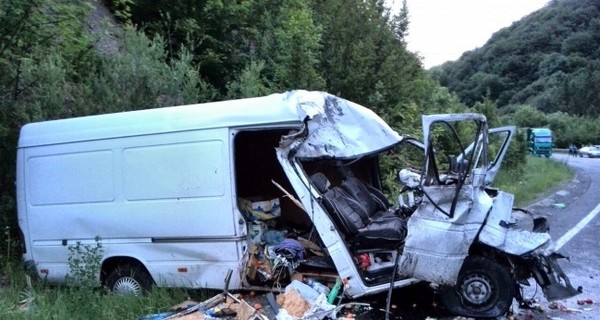 На Закарпатье на перевале столкнулись три автомобиля