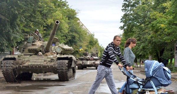 Послевоенный Славянск: свет дали, но дороги еще не разминировали