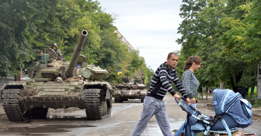 Послевоенный Славянск: свет дали, но дороги еще не разминировали